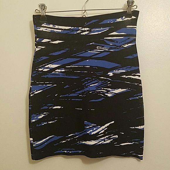BCBG MAXAZIRA MINI SKIRT