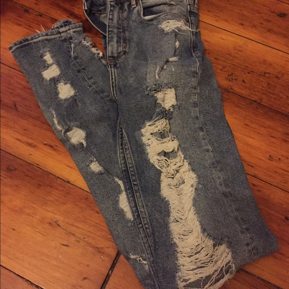 H&M Jeans Hi-Rise Destroyed