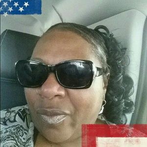 Meet your Posher, Deborah