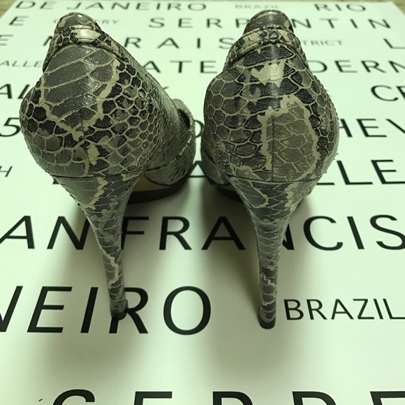 New Listing! BCBG Snake Print Platform Heels - Picture 3 of 4