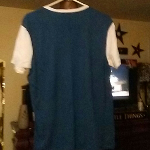 Guess Tee - Picture 2 of 3