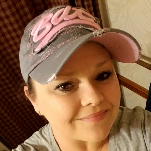 Meet your Posher, Cynthia - Picture 2 of 2