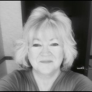 Meet your Posher, Debi