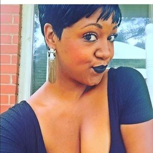 Meet your Posher, Aja