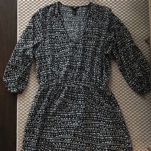 H&M V-neck lightweight Dress (Black & White)