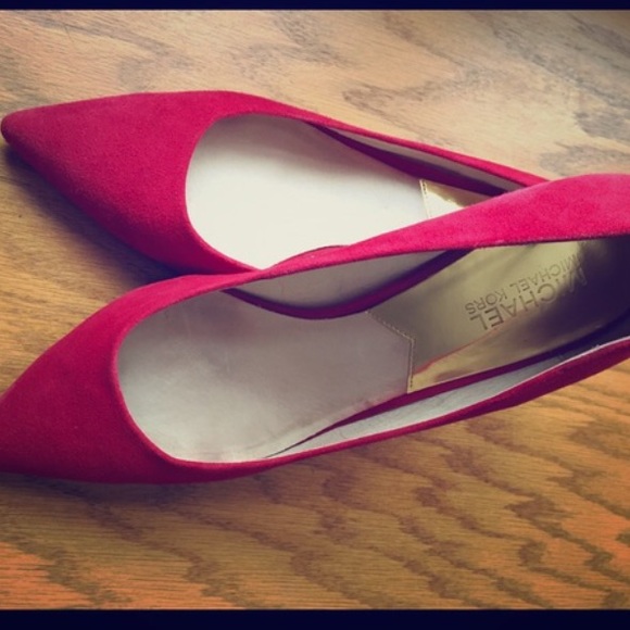 Michael Kors red suede pump