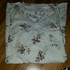 Ladies Maidenform Gown