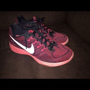 Woman's size 7 Nikes
