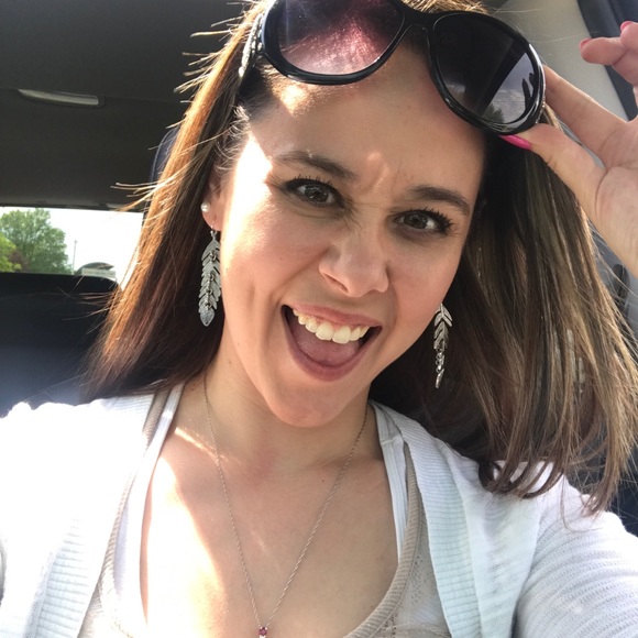 Meet your Posher, Amber - Picture 8 of 8