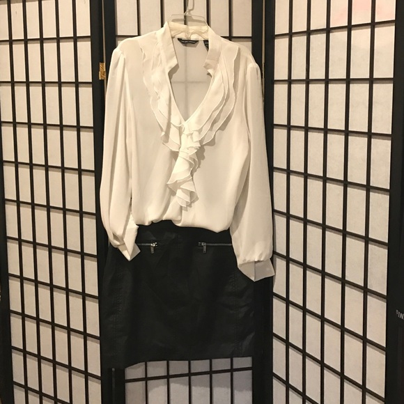 Leather-like mini skirt with side zipper pockets - Picture 1 of 3
