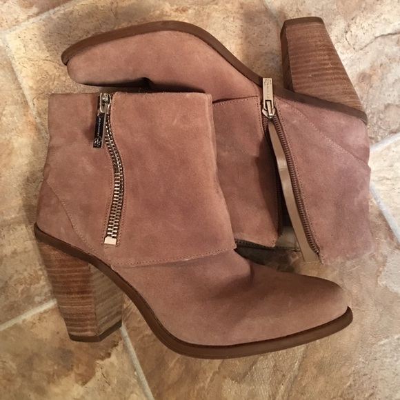 Jessica Simpson taupe bookie