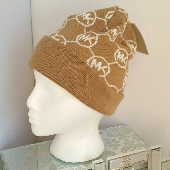 🚨LAST DAY🚨💯Michael Kors BOX SET scarf & hat - Picture 2 of 3