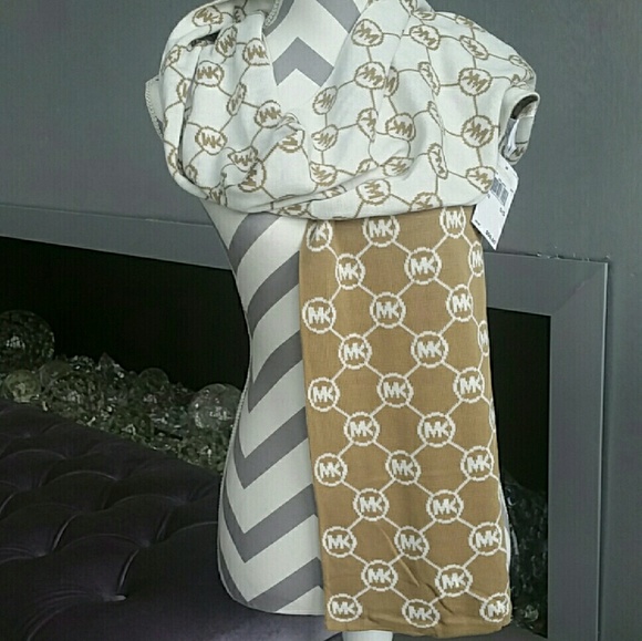 🚨LAST DAY🚨💯Michael Kors BOX SET scarf & hat - Picture 3 of 3