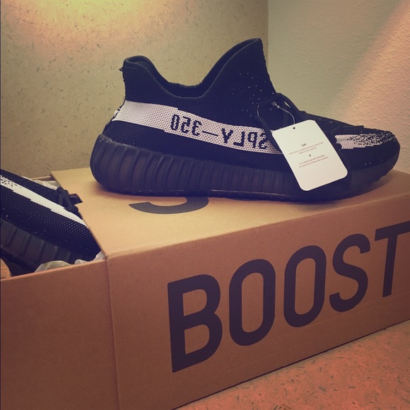 Yeezy 350 v2 Black