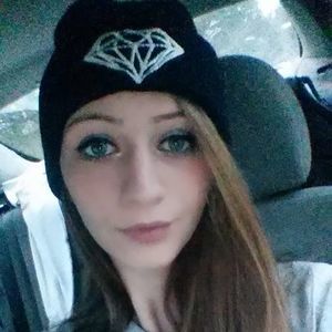 Meet your Posher, Larissa