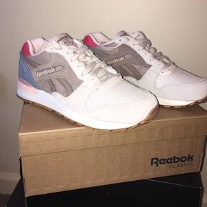 Reebok classics women's size 8