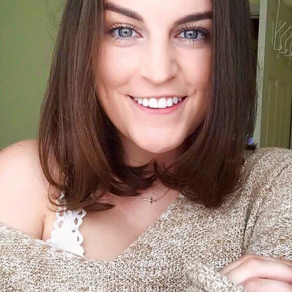 Meet your Posher, Laura - Picture 1 of 1