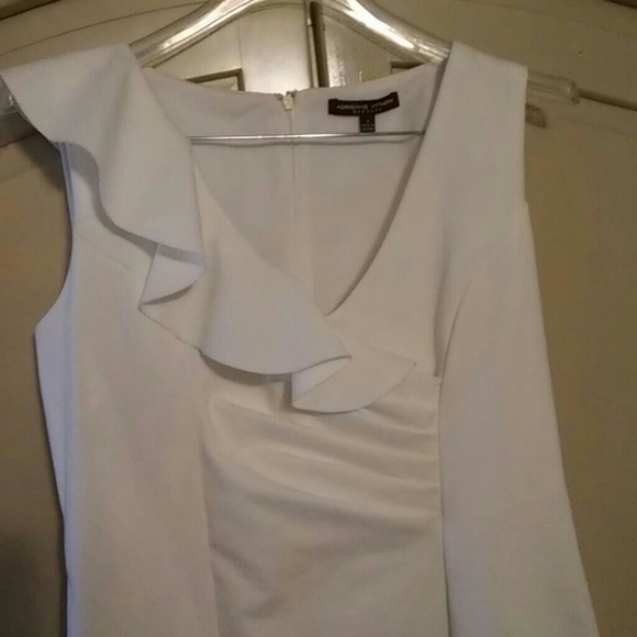 SOLD Cream White size 6 Vittadini dress Fitted