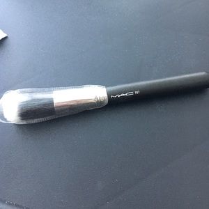 MAC 187 brush