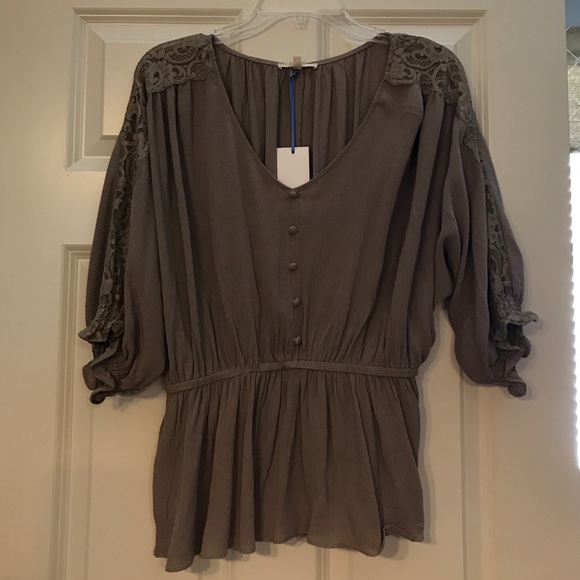 Tea N Rose taupe tan lace sleeve flowy blouse M