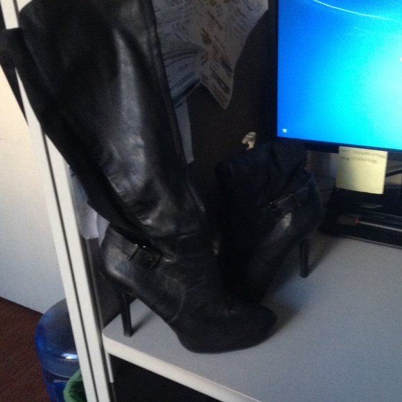 bcbg leather black leather boots - Picture 2 of 3