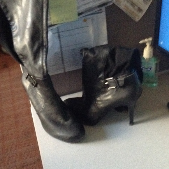 bcbg leather black leather boots - Picture 3 of 3