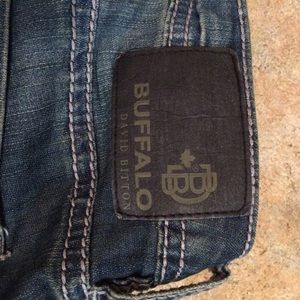 Buckle size 32 x 32 men's jeans