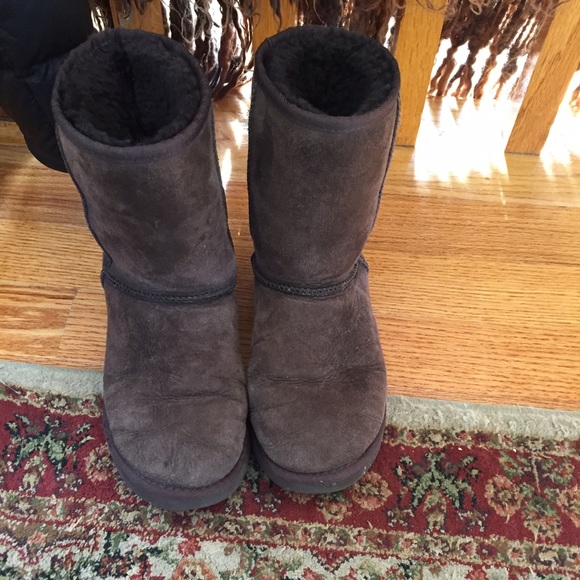 Chocolate uggs 7 wide