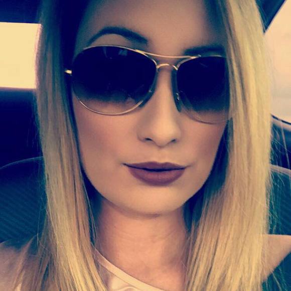 Meet your Posher, Candace - Picture 1 of 1