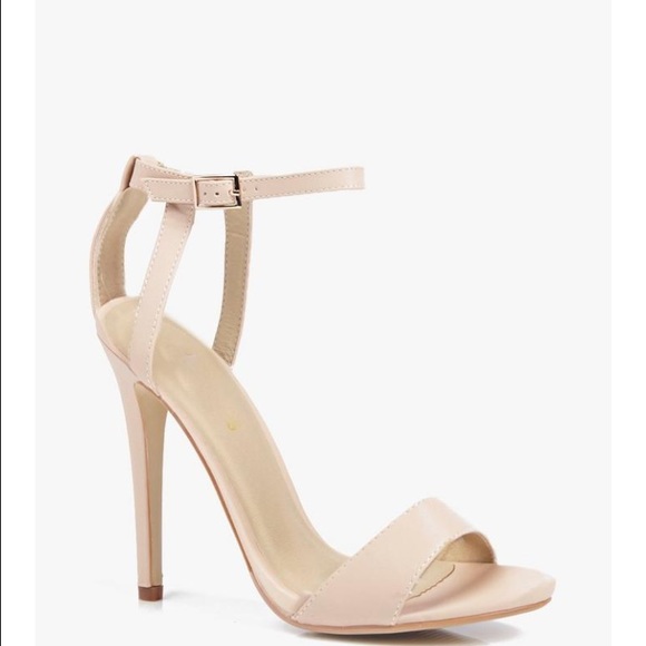 **PRICE DROP** Nude ankle strapped heels