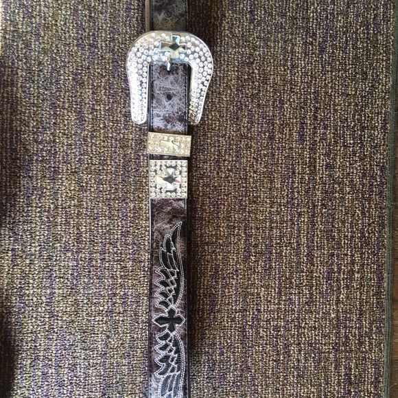Super cute bling belt, only warn a couple times!
