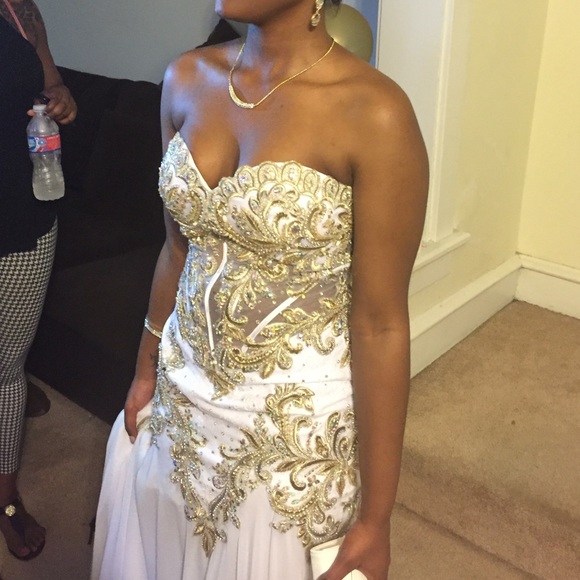 Elegant white dress with gold detail! Worn once - Picture 3 of 4