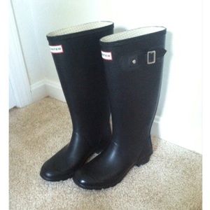 LIKE NEW: hunter rain boots
