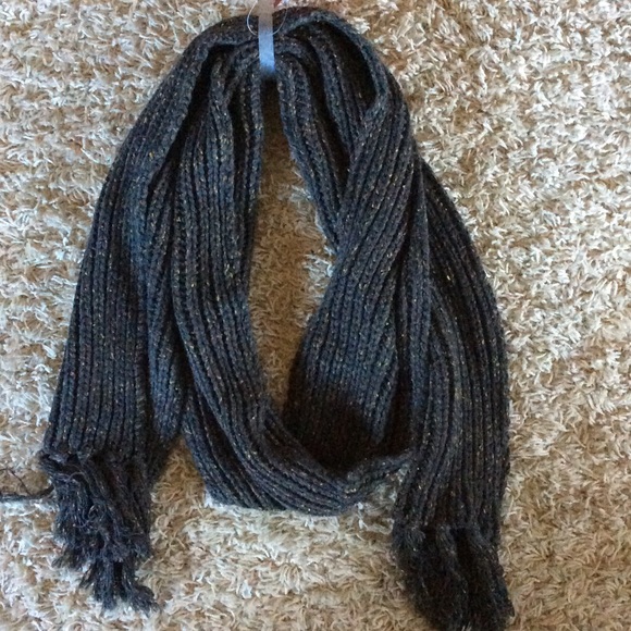 Thick wrap-around scarf