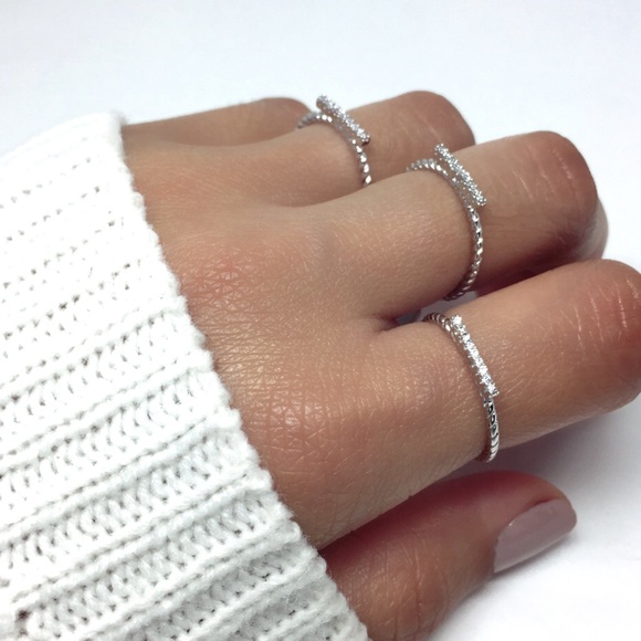 925 Sterling Silver Cubic Zirconia Ring - Picture 2 of 7