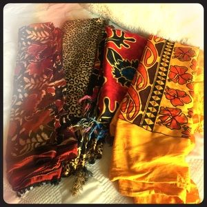 Set of 4 silk scarves