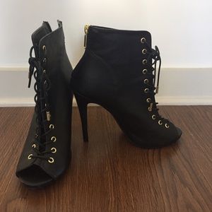 Size 9 Lace Up Boots