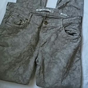 Leara Woman Skinny Pants Sz 8 Leara Woman Skinny Pants Sz 8