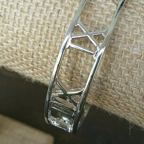 Dainty jewelry - Picture 2 of 3