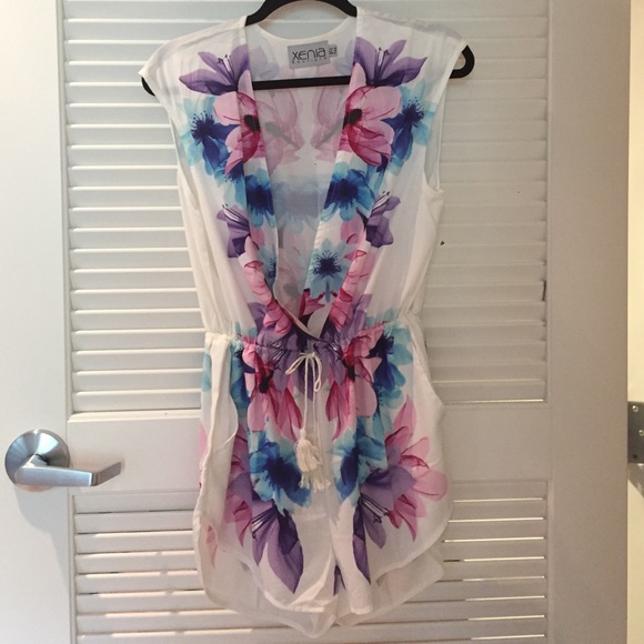 White floral pattern romper - Picture 1 of 4