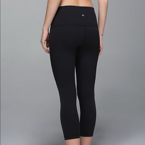 Lulu Lemon high-rise crop legging in black