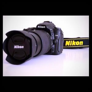 Nikon D90 + Nikkor AF-S Zoom lens! HUGE SAVING