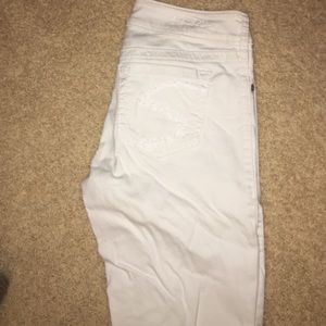 White stretchy jeans.