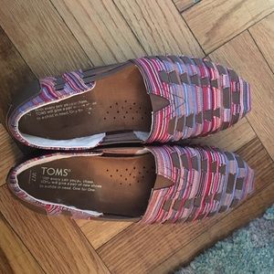 Toms slip on flats