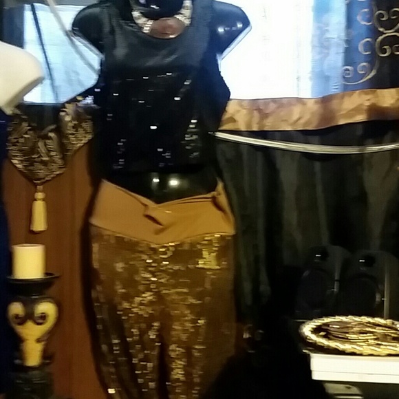 Sequence Waist line Pants & stomach line top