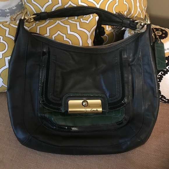 Ladies Shoulder bag by COACH - Picture 2 of 4