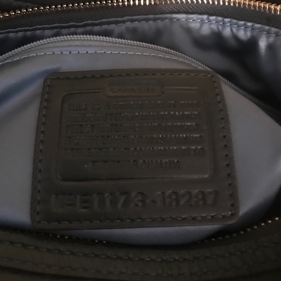 Ladies Shoulder bag by COACH - Picture 4 of 4