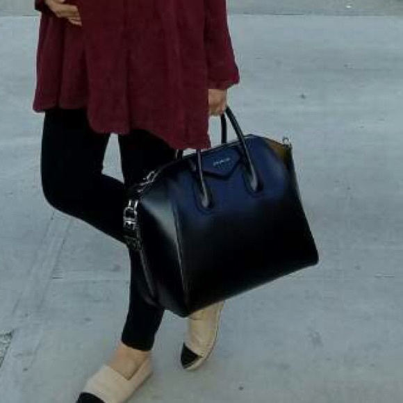 Givenchy anitoga handbag in black used 2X.
