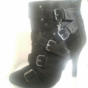 Strepy just above ankle boots. Going away soon