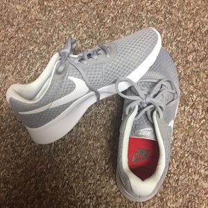 Women's Nikes- Tanjun casual